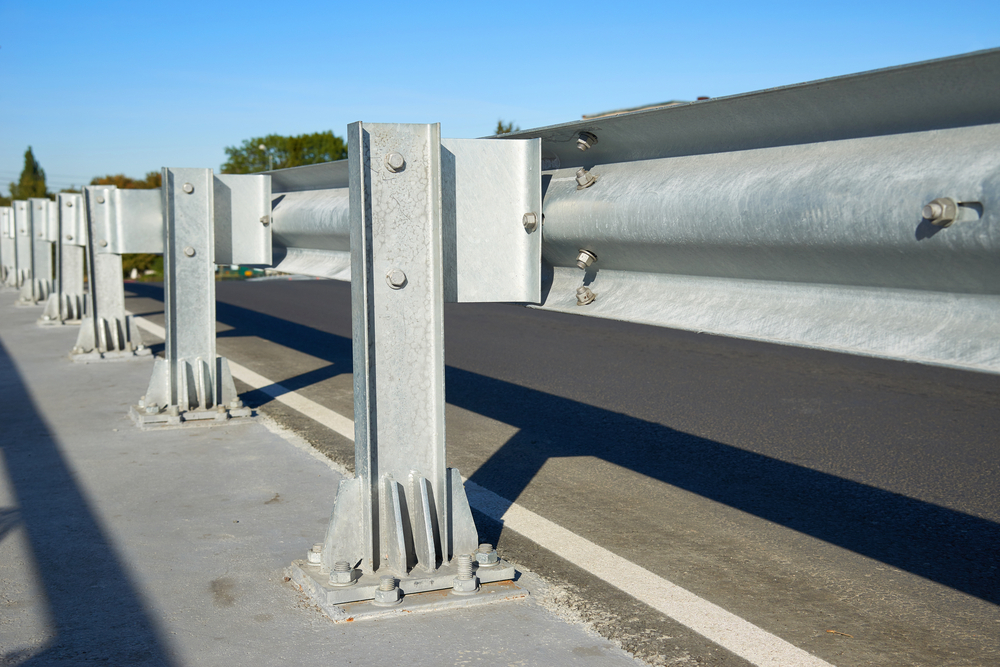 glissières de sécurité autoroute