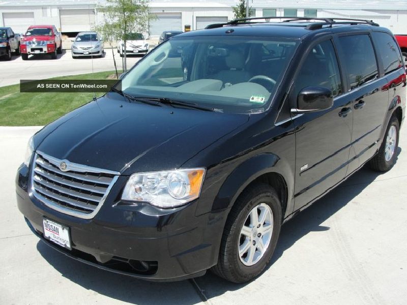 Chrysler Town & Country V