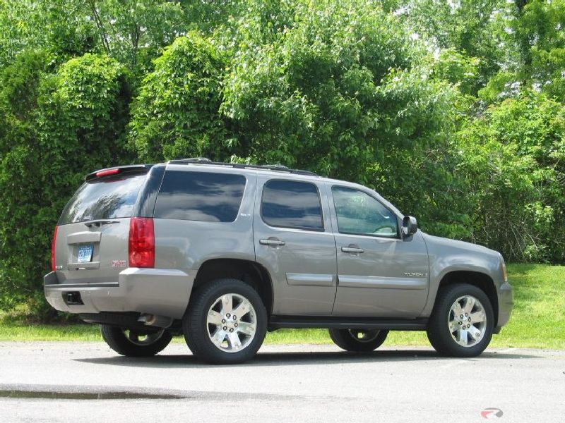 GMC Yukon III (GMT900)