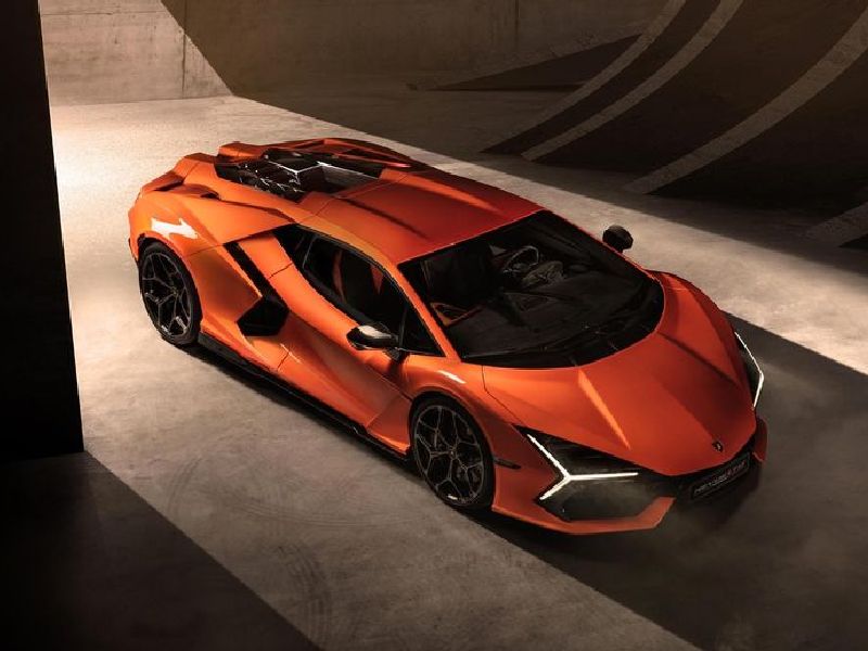 Lamborghini Revuelto (LB744)