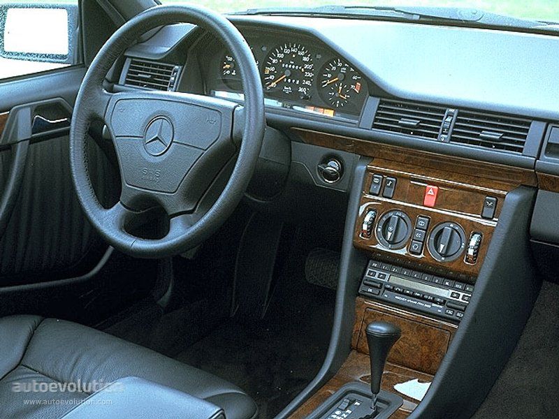 Mercedes-Benz 220 (W124)