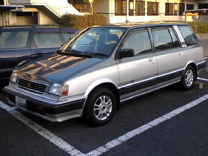 Mitsubishi Chariot (E-N33W)