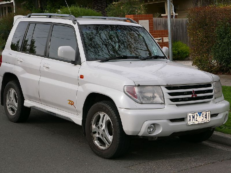 Mitsubishi Pajero IO (H60)