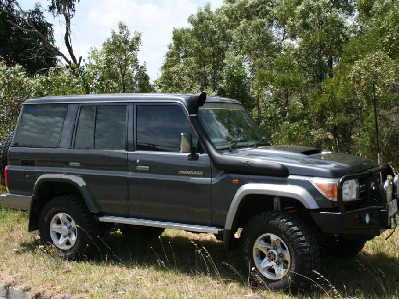 Toyota Land Cruiser (J76)