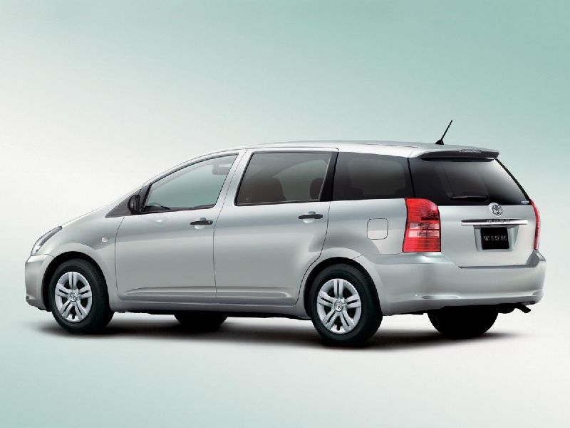 Toyota Wish I (facelift 2005)