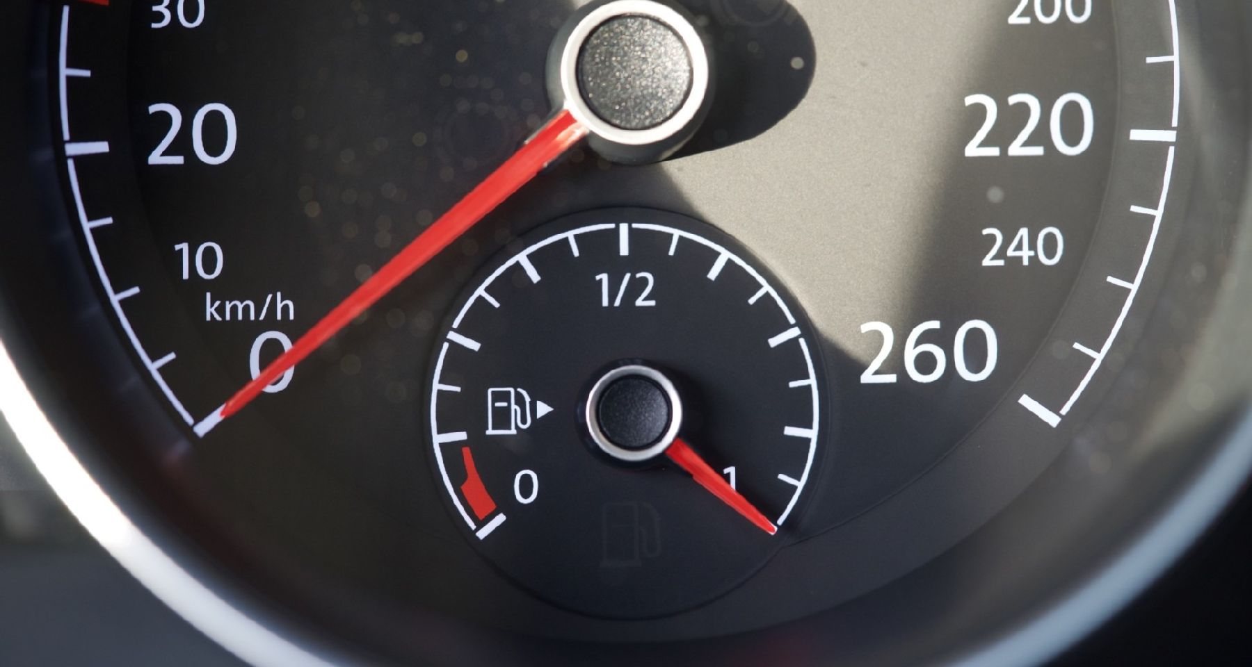LE SAVIEZ-VOUS : UNE ASTUCE INFAILLIBLE POUR SAVOIR DE QUEL CÔTÉ SE TROUVE LA TRAPPE À CARBURANT