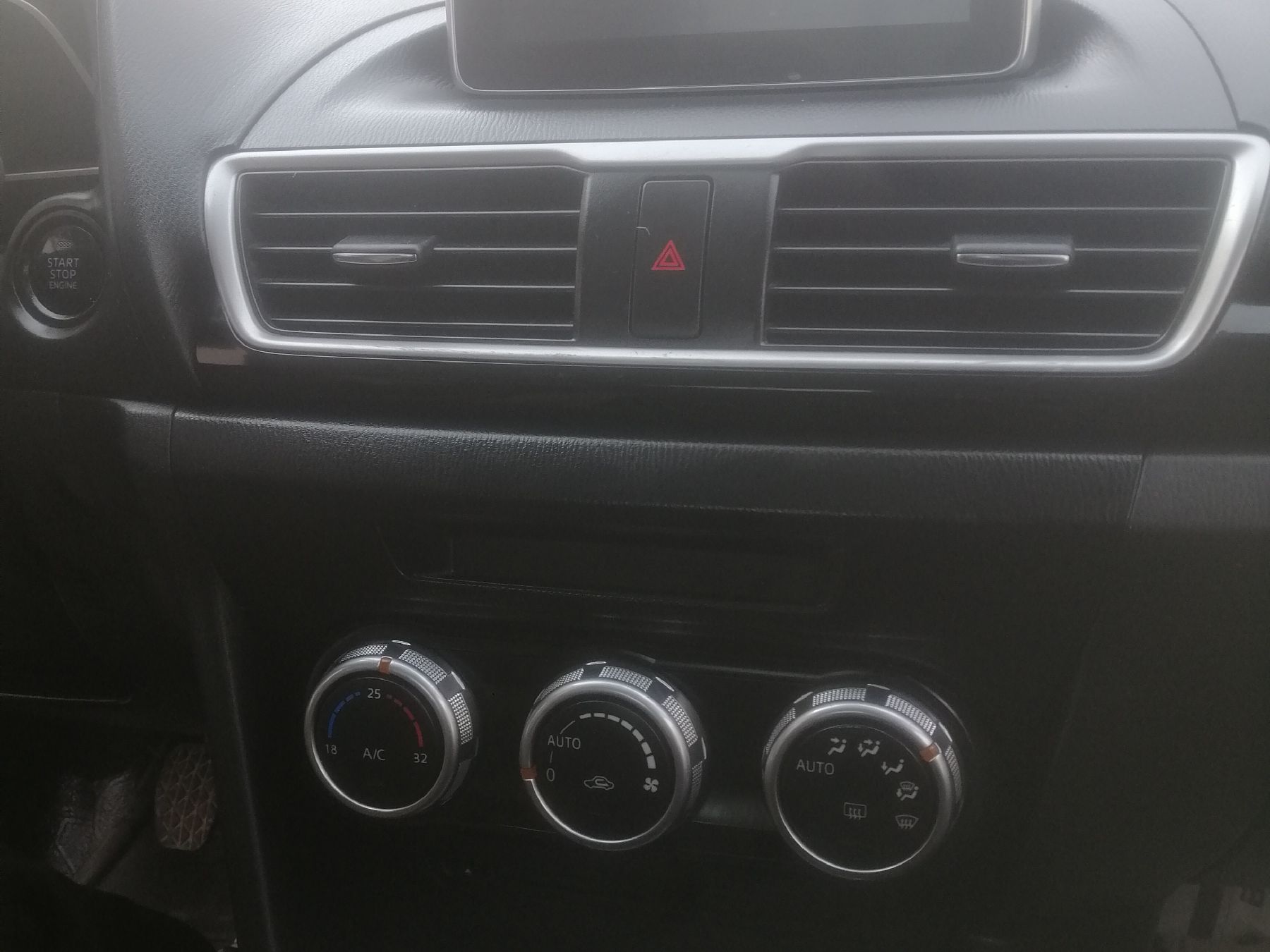 Mazda 3 1.5 SkyActiv-G (100 Hp)