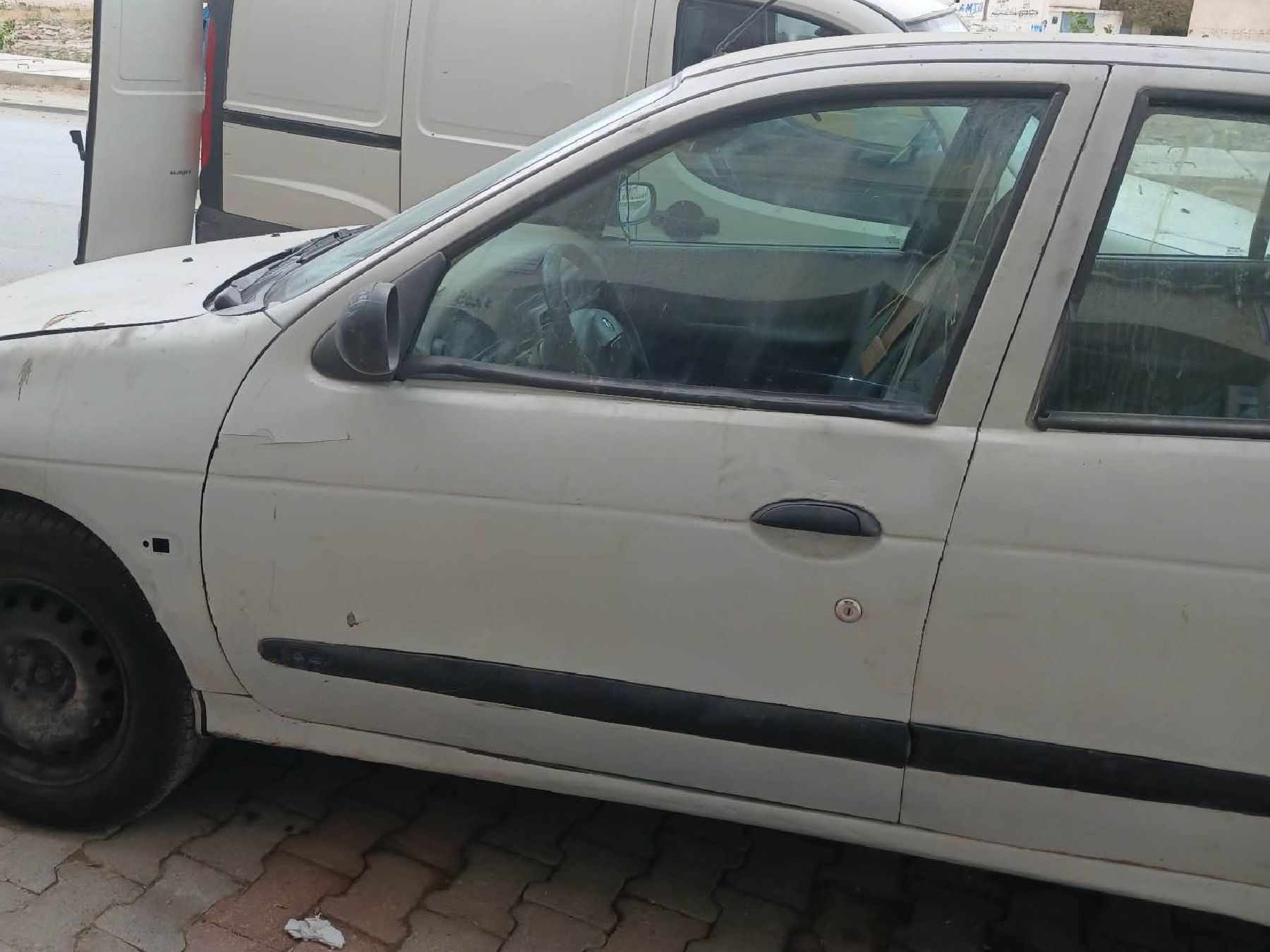 Renault Megane 2.0i 16V (147 CH)