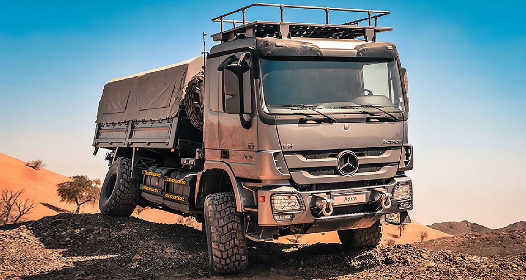MERCEDES-BENZ TRUCKS : LES MAÎTRES DU DÉSERT.