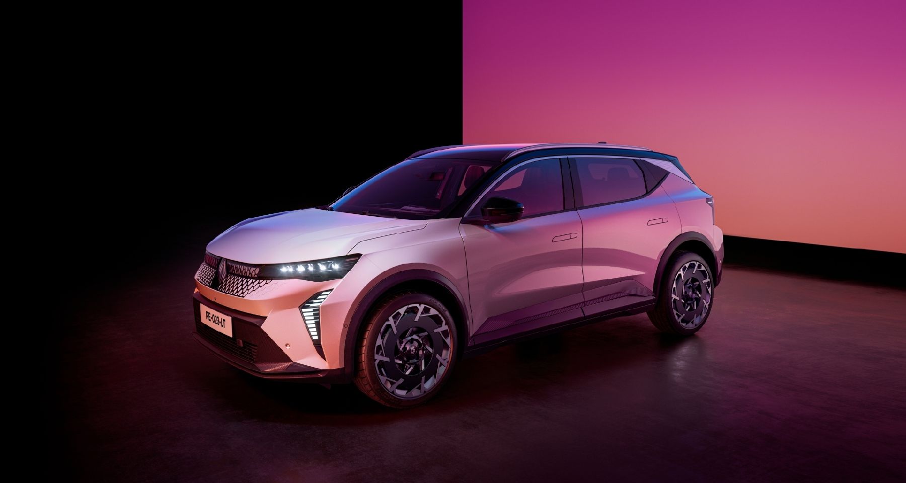 RENAULT SCÉNIC E-TECH GAGNE EN AUTONOMIE AVEC UNE NOUVELLE BATTERIE LFP