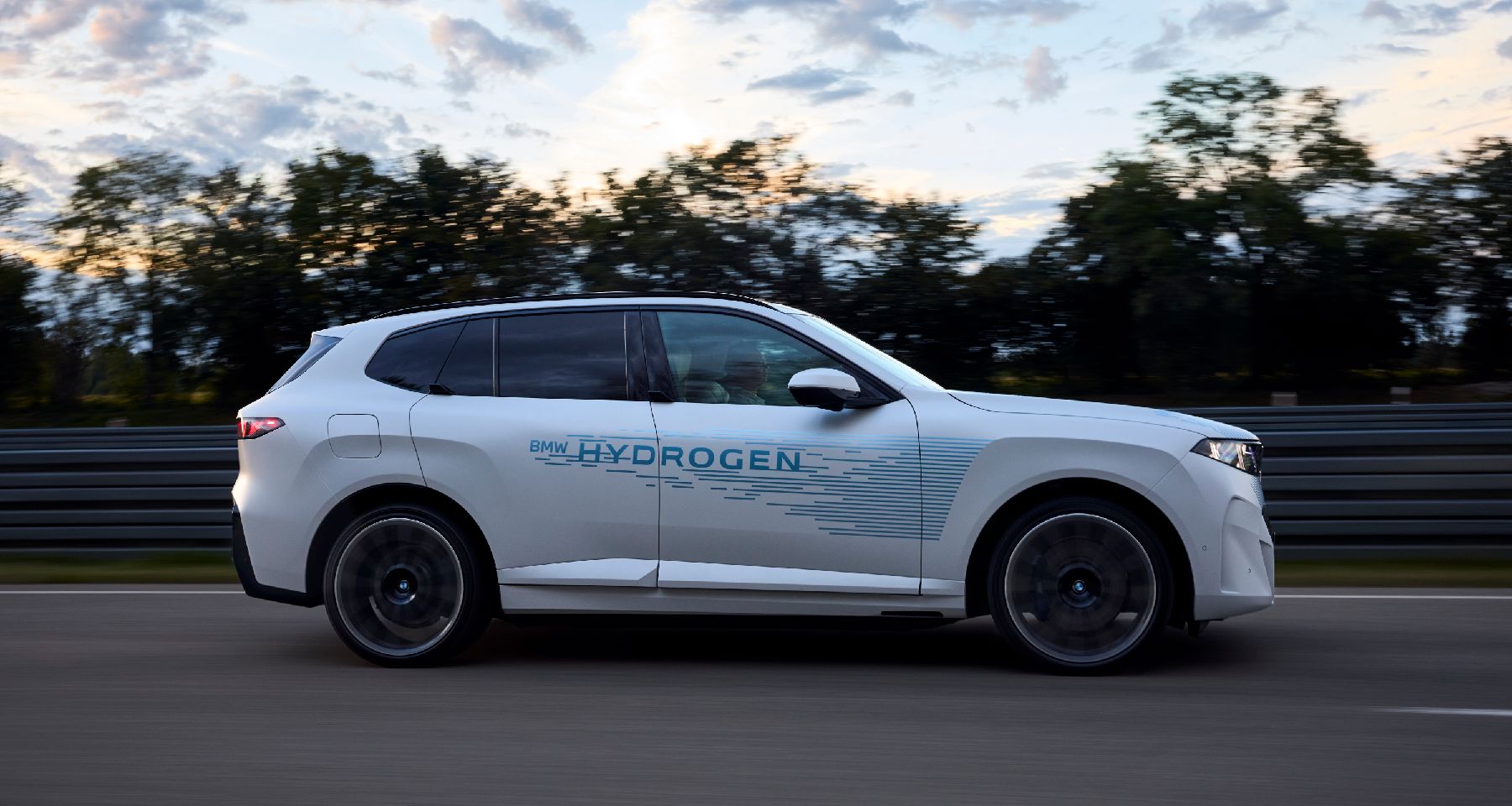 BMW IX5 HYDROGEN : LES ESSAIS S’ACCÉLÈRENT AVANT LA SÉRIE EN 2028
