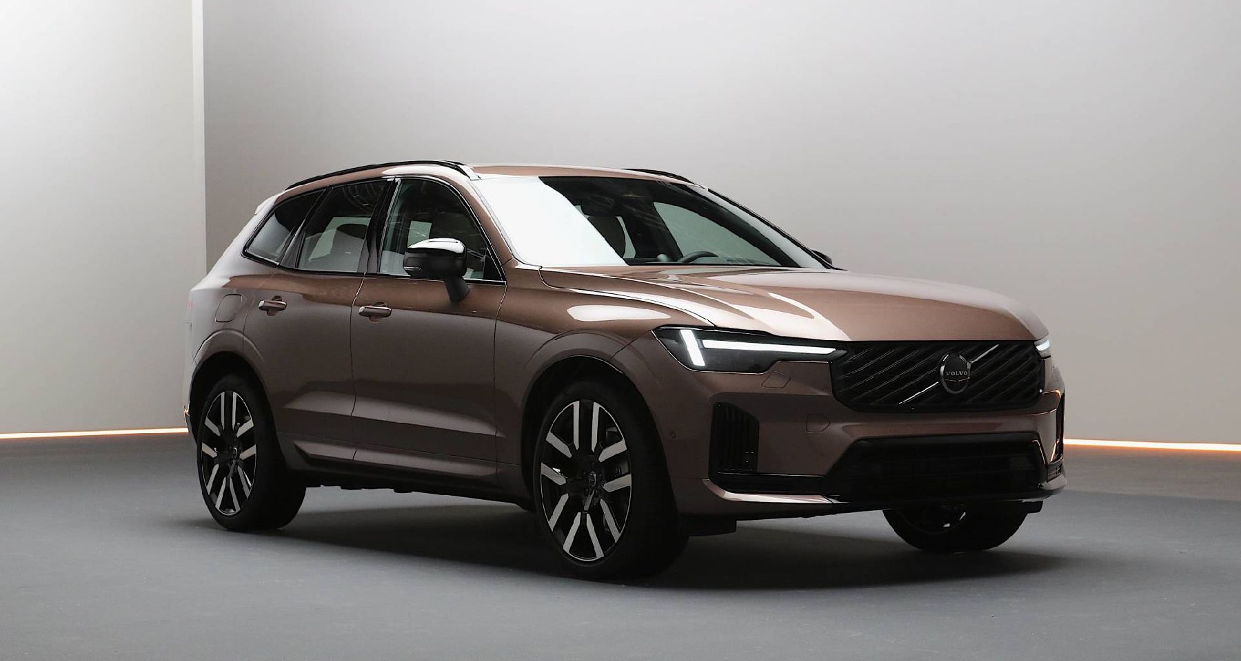 VOLVO XC60 LONG RANGE : JUSQU’À 200 KM EN MODE ÉLECTRIQUE