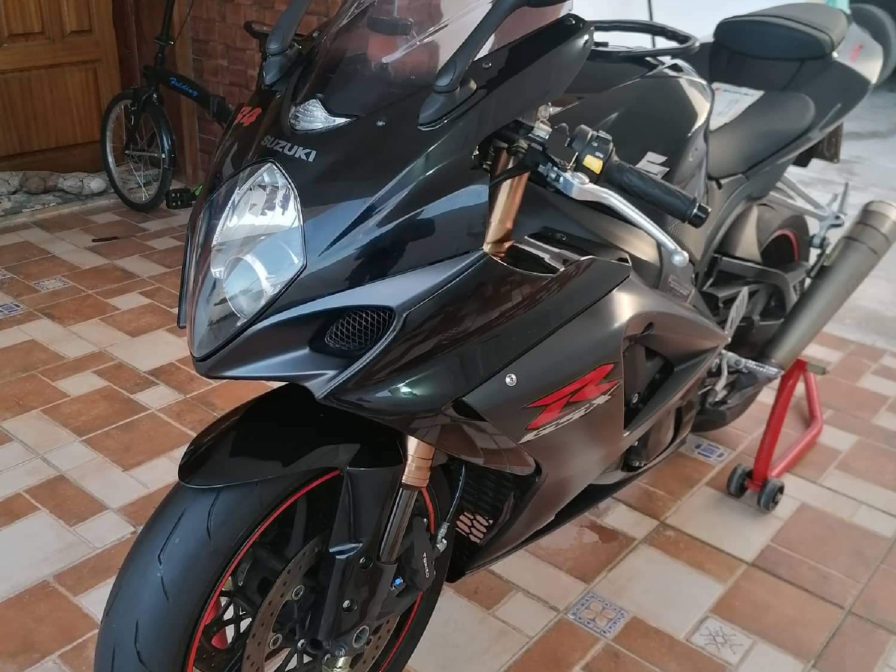 Une belle Suzuki  gsxr 1000 k8