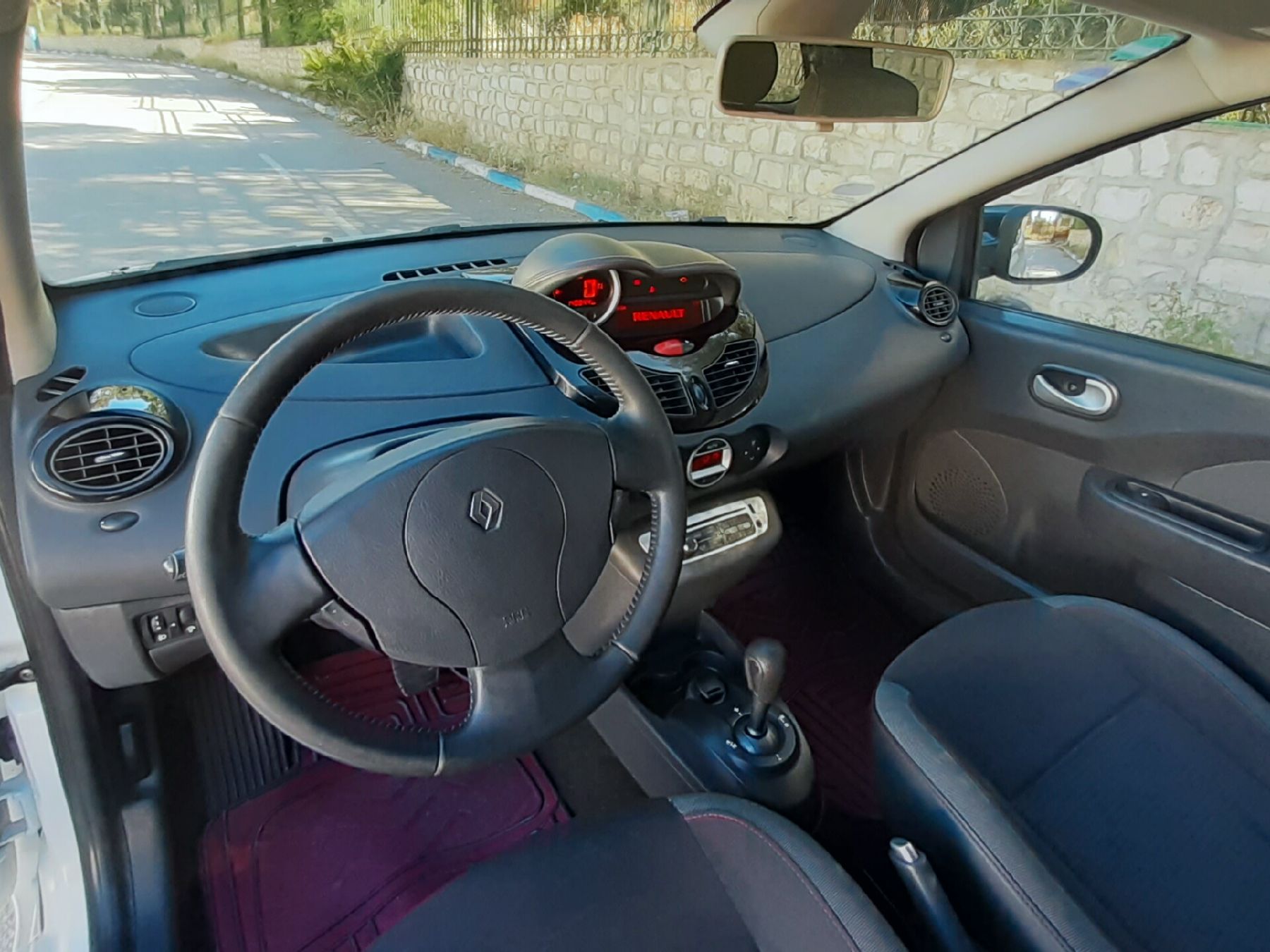 Renault Twingo 1.2 LEV 16V (75 Hp)