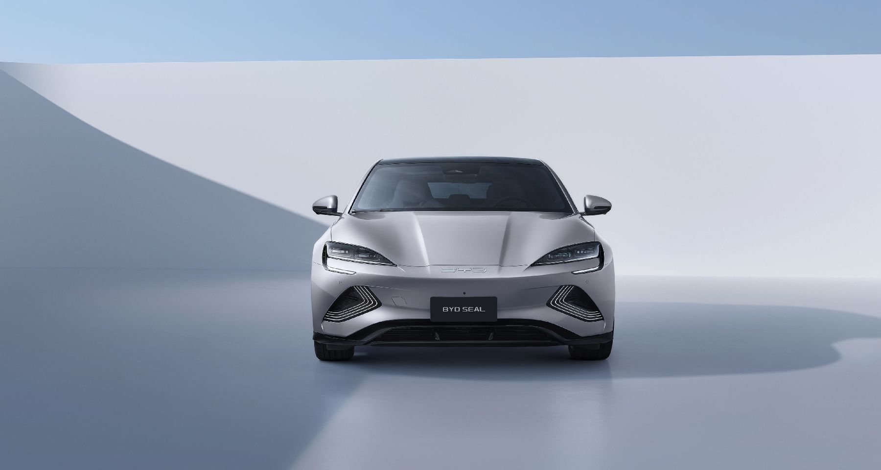 BYD : UNE BATTERIE SOLIDE DANS UN VÉHICULE DÈS 2027