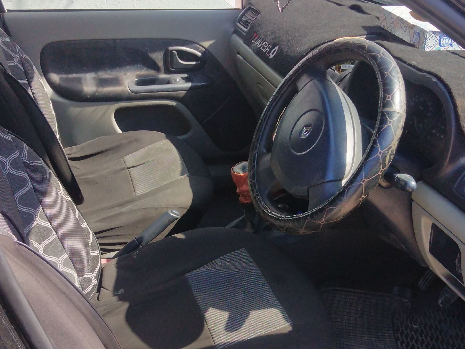Renault Clio 1.2 16V (75 CH)