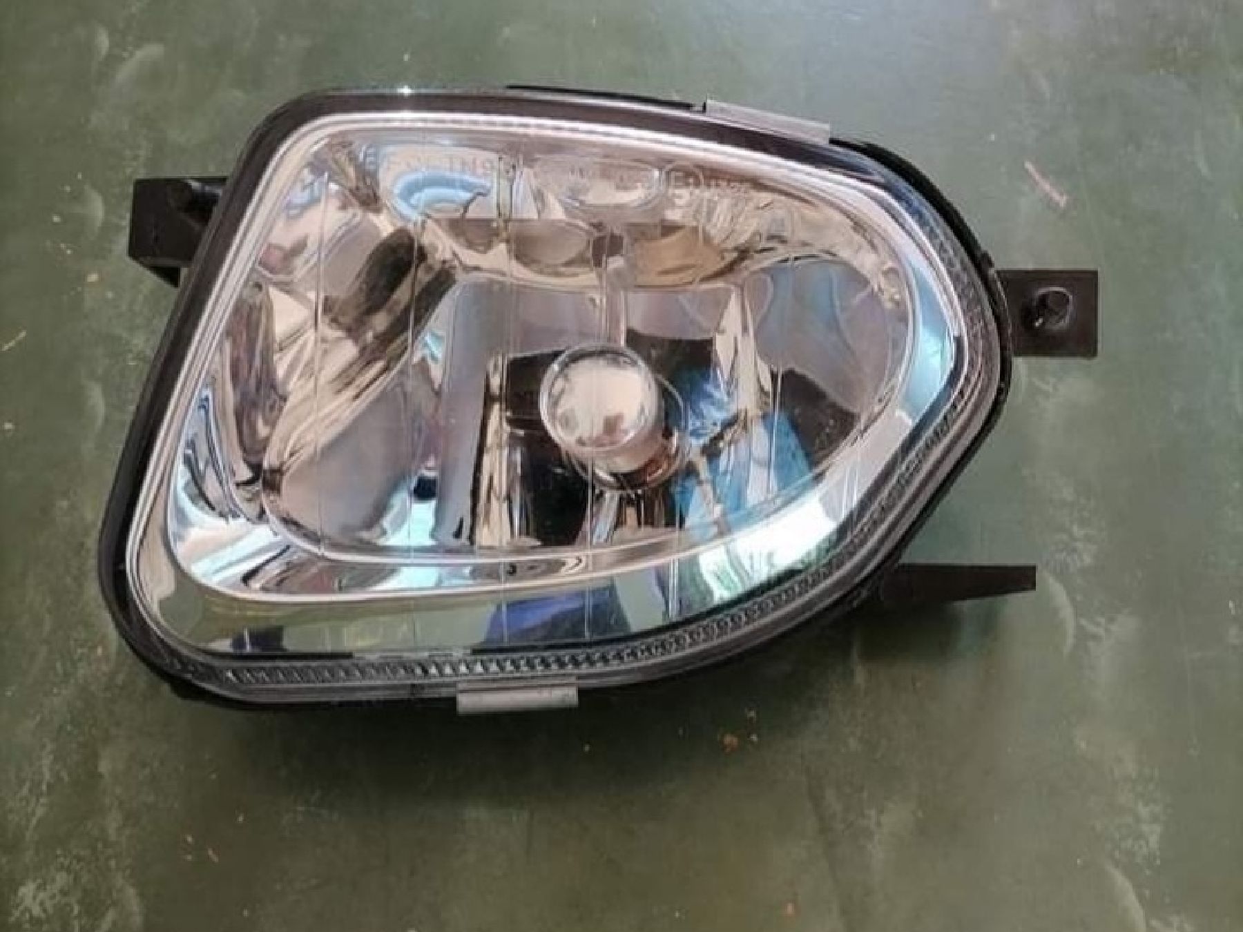 Antibrouillard gauche Mercedes E220 CDI