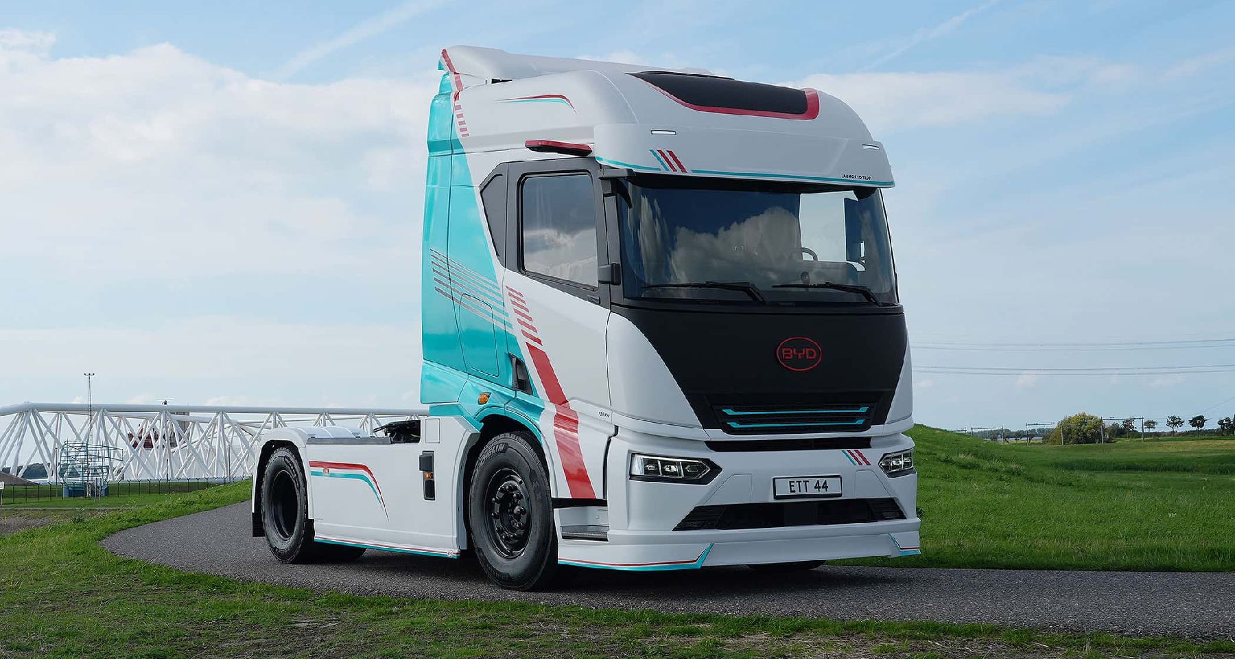 BYD ETT 44 : 651 KWH ET RECHARGE À 1,5 MW POUR L’EUROPE